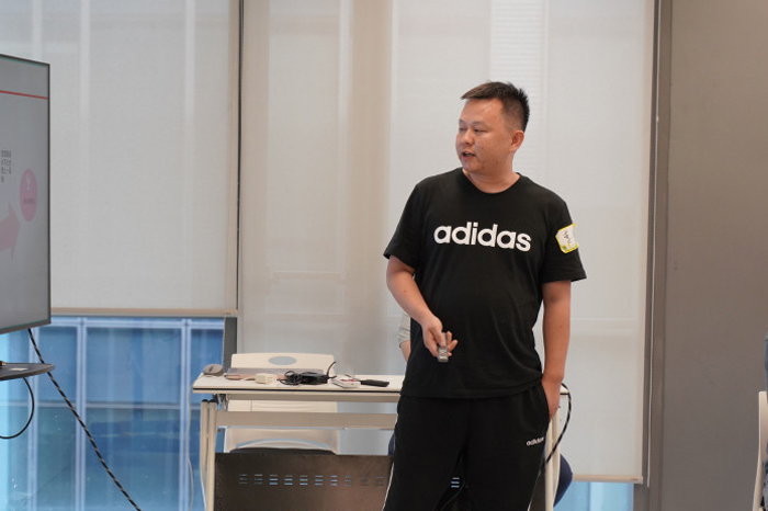 k8凯发物流汇报工作的李经理